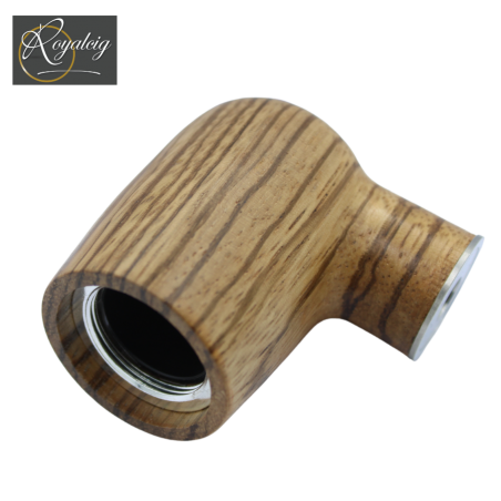 Zoom in on the zebrano wood of the BILLIARD e-pipe