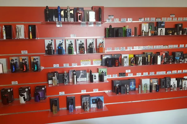 Intérieur de la boutique RoyalCig à Billère