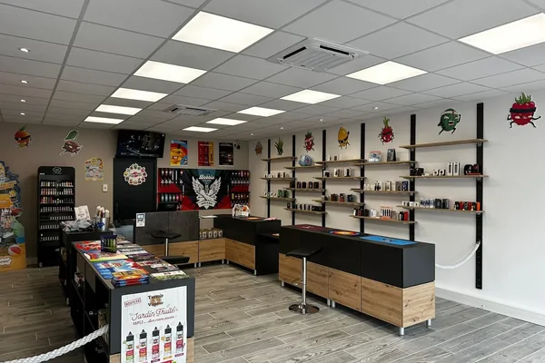Intérieur de la boutique RoyalCig à Lannemezan