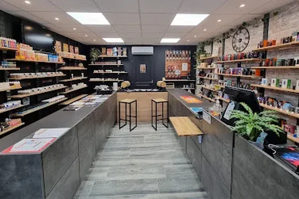 Intérieur de la boutique RoyalCig à Pau